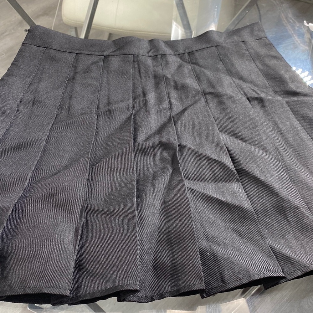 Black brand new xs pleated skirt
